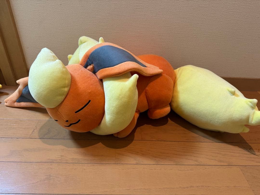 すやすやイーブイ　ブイズ　ブースター　シャワーズ　サンダース　ぬいぐるみ