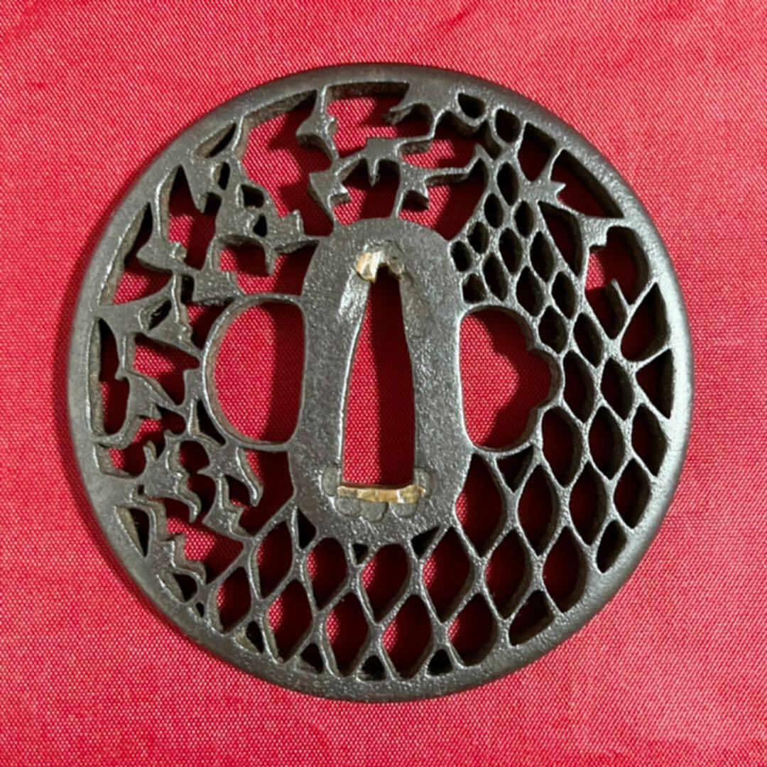 干網千鳥図　鉄地丸形　地透し　丸耳