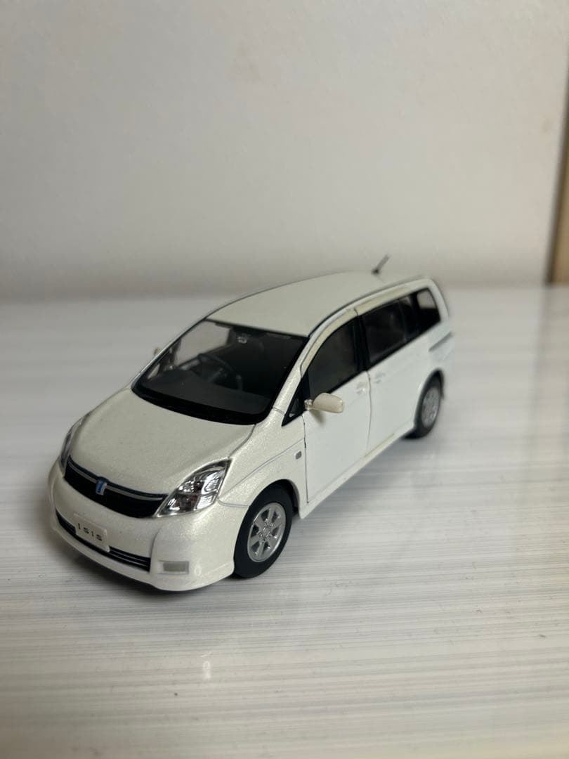 ＊*＊様 トヨタ アイシス 1/30 非売品　ミニカー　カラーサンプル