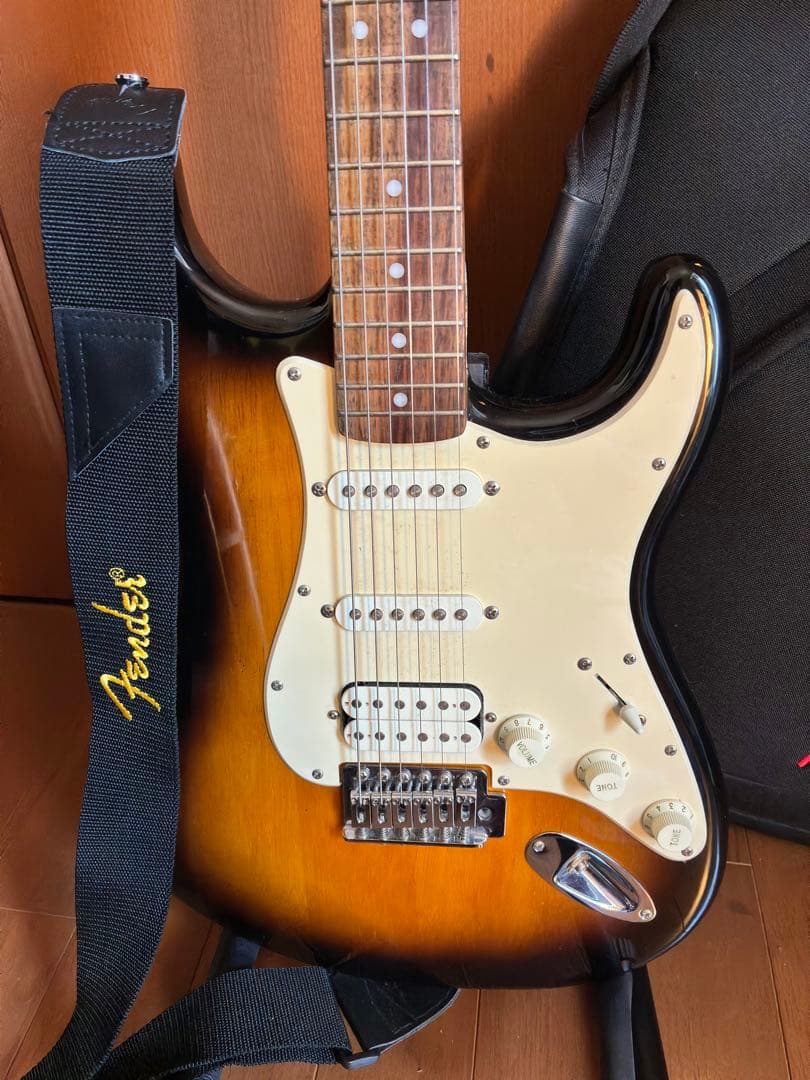 Squier Stratocaster サンバースト ギター