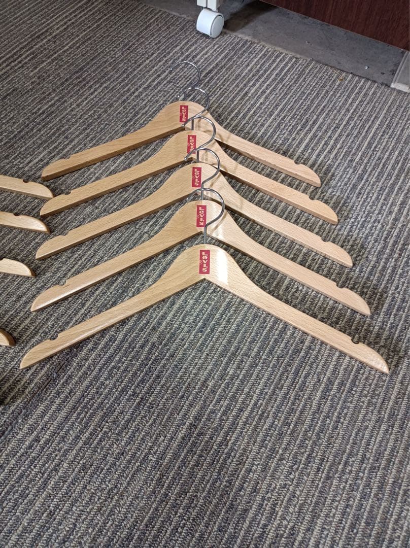 八5759【未使用品】リーバイス　木製ハンガー　10本セット