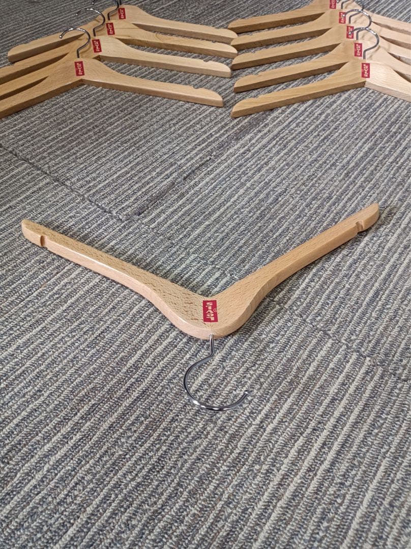 八5759【未使用品】リーバイス　木製ハンガー　10本セット