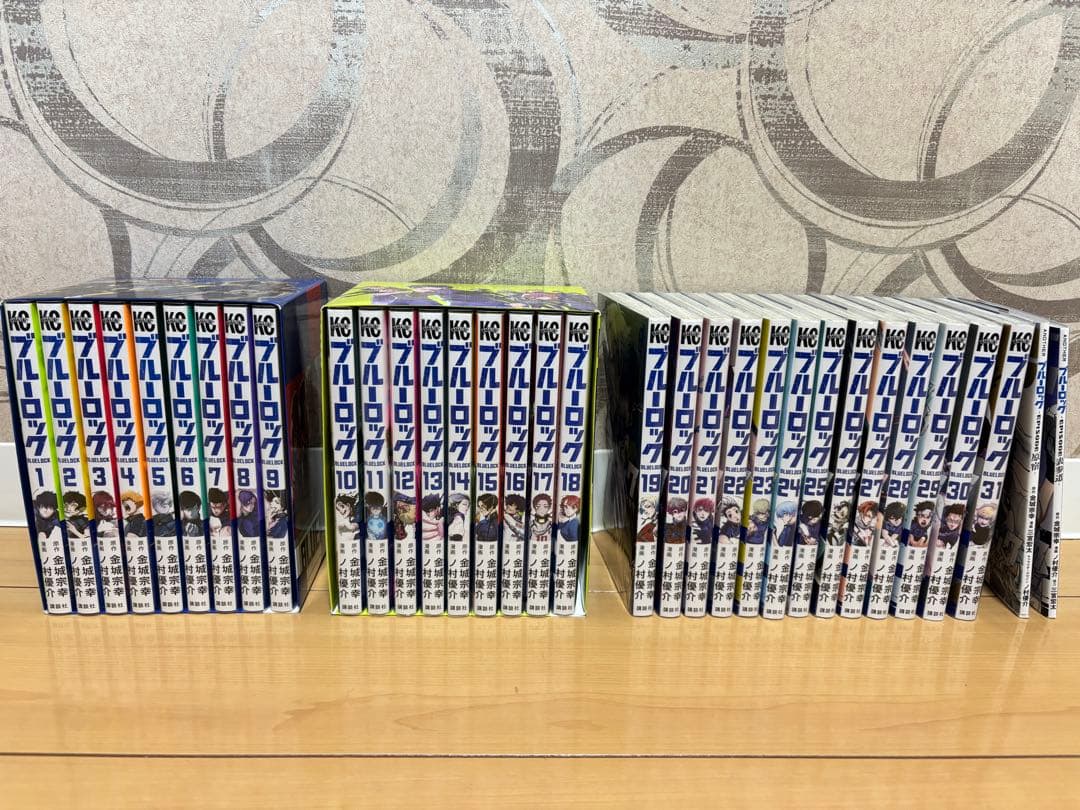 ブルーロック　1巻〜31巻　「収納箱付き、全て透明カバー付き、映画特典冊子付き」