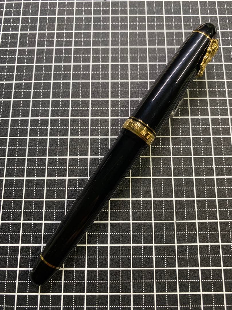 PLATINUM CENTURY #3776 廻り止め　招き猫　万年筆　字幅M