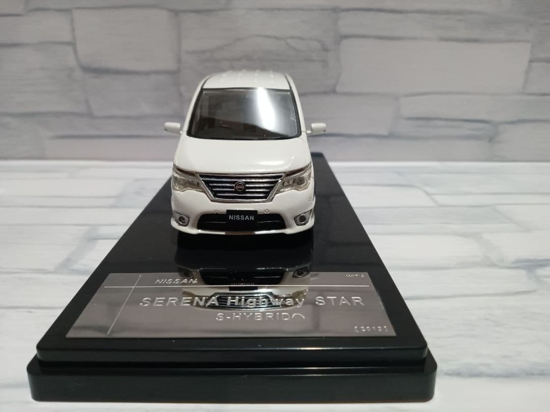 1/43 Wits　日産　セレナ　ハイウェイスター　ミニカー　ホワイト