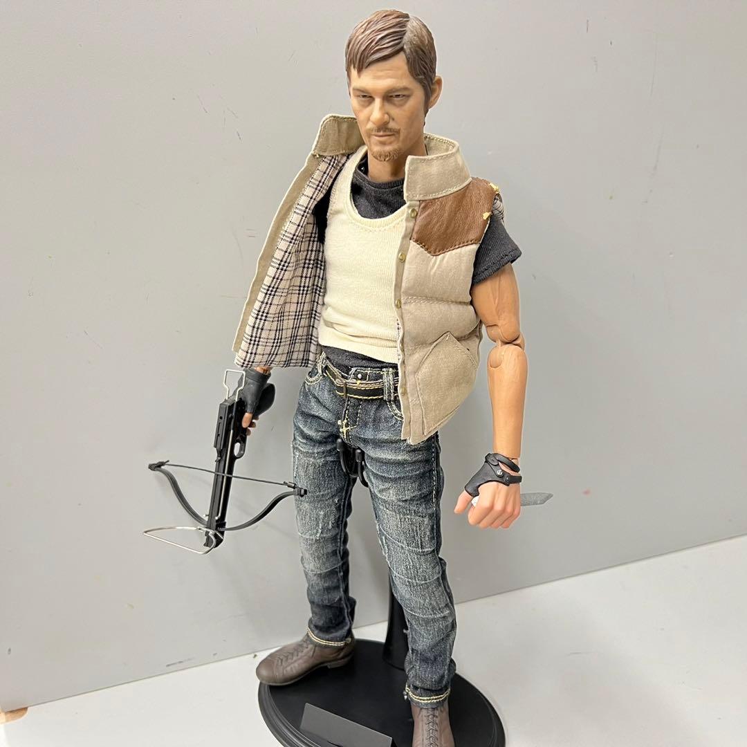 ウォーキングデッド　1/6 フィギュア ダリル