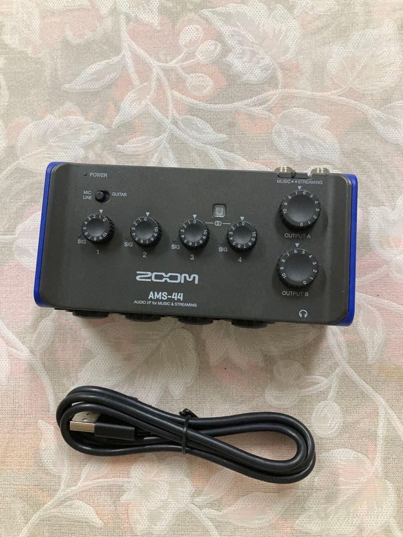 ZOOM AMS-44 USBオーディオインターフェース