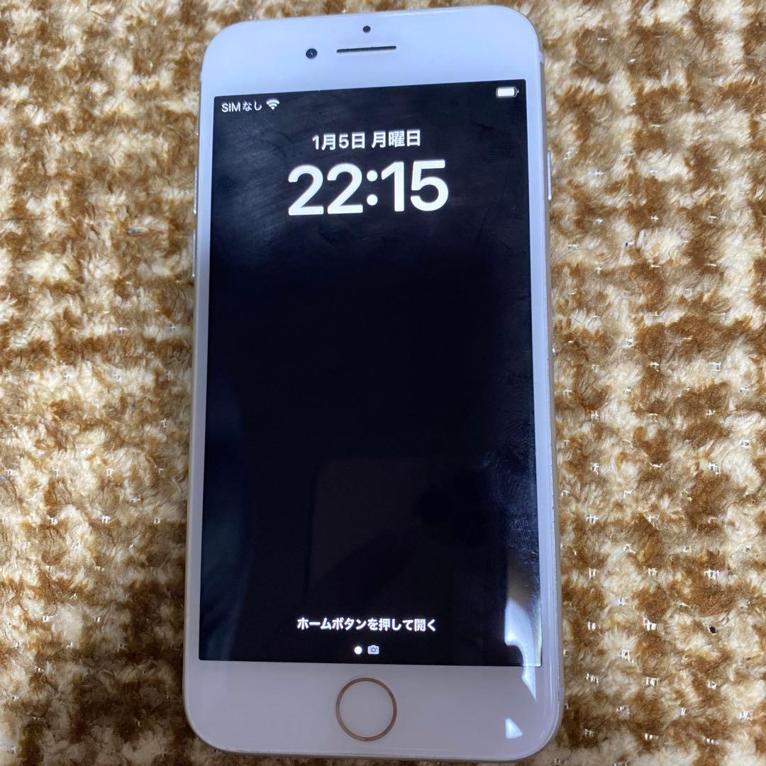 左　iPhone8 256GB 右 iPhone6 64GB 黒い丸あり