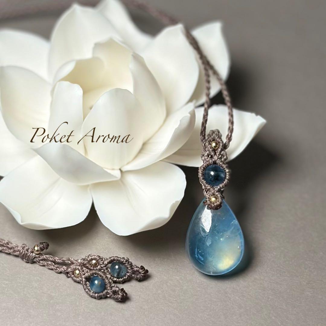 『天海』オーロラシラー入りアクアマリンとブラックアクアマリンのマクラメネックレス