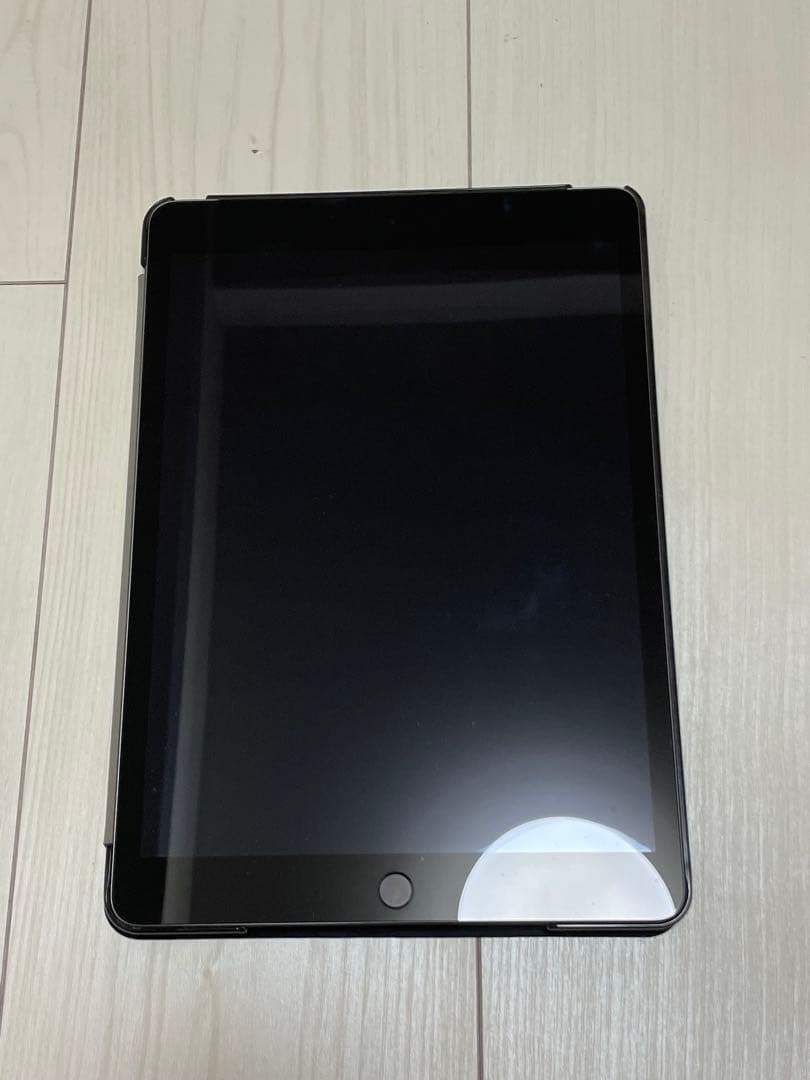Apple iPad ブラック本体 カバー付き