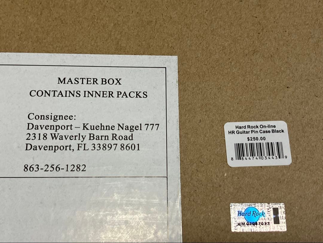 【未使用新品】ハードロックカフェ ギターケース型ピンボード