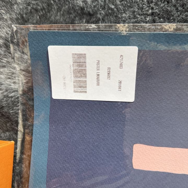 ルイヴィトンのポスター本物です