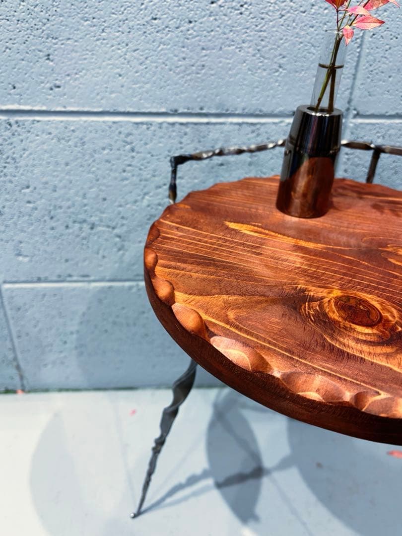 インダストリアルなサイドテーブル　コーヒーテーブル　観葉植物置き台ナイトテーブル