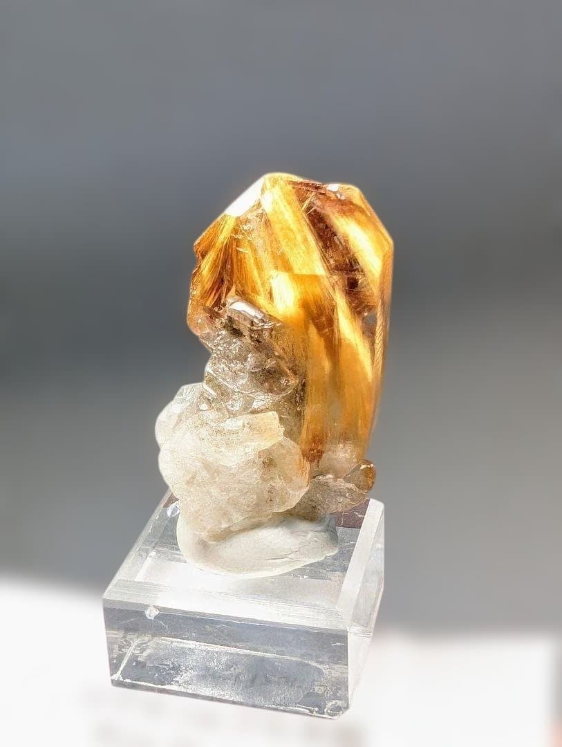 タイチンルチル 放射 ルチルクォーツ 水晶 鉱物標本