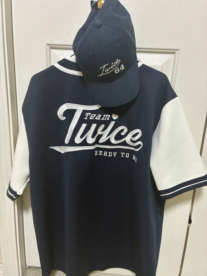 TWICE READY TO BEベースボールシャツ、キャップセット(モモ)
