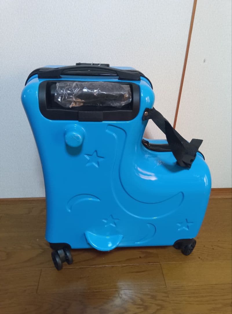 子供が乗れるキャリーケース