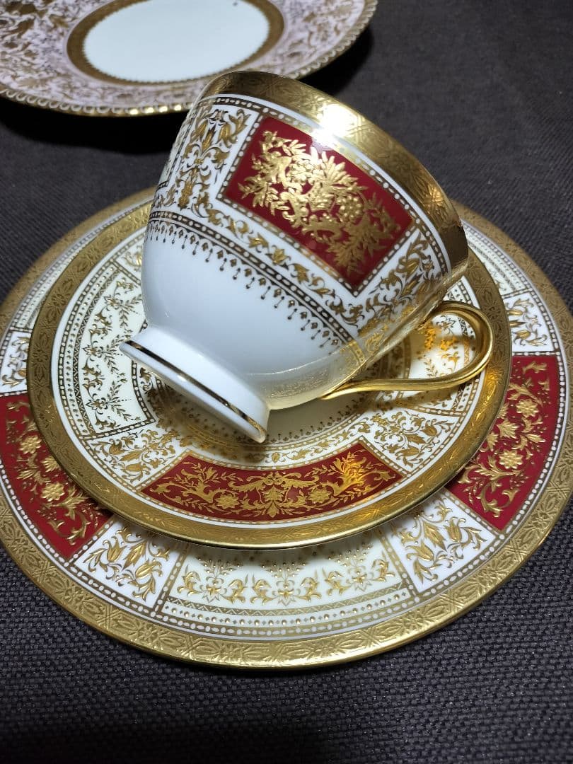 ミントンダイアデム　カップ&ソーサープレートトリオ　アフタヌーンティー