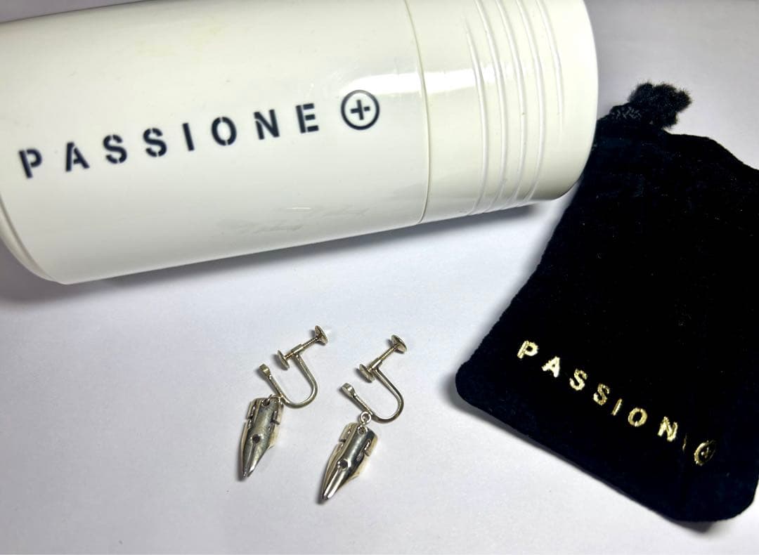 PASSIONE ＋「8時30分」岸辺露伴イヤリング　2個セット