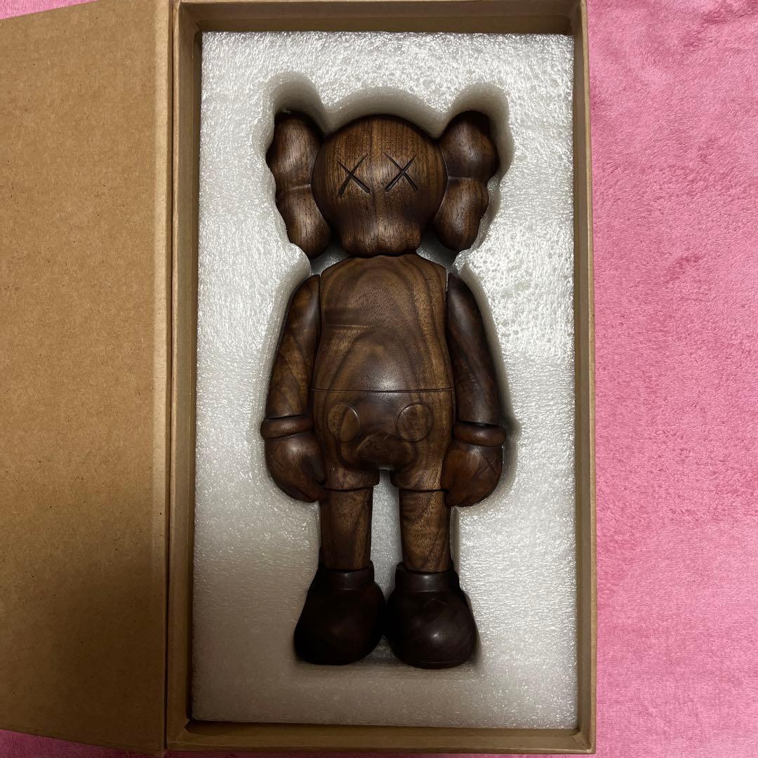 KAWS コンパニオン　カリモク