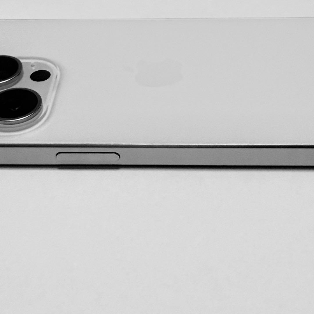 u*a様 Apple iPhone 15 Pro SIMフリー ホワイトチタニウ