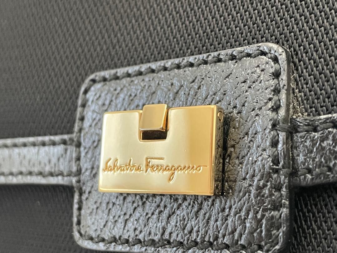 サルバトーレフェラガモ ブラック バッグ AU21-1864 美品　イタリア製