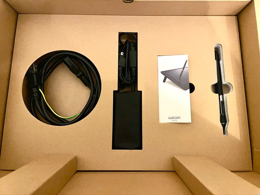 【未使用美品】ワコム 液タブ Cintiq 16 FHD DTK1660K1D
