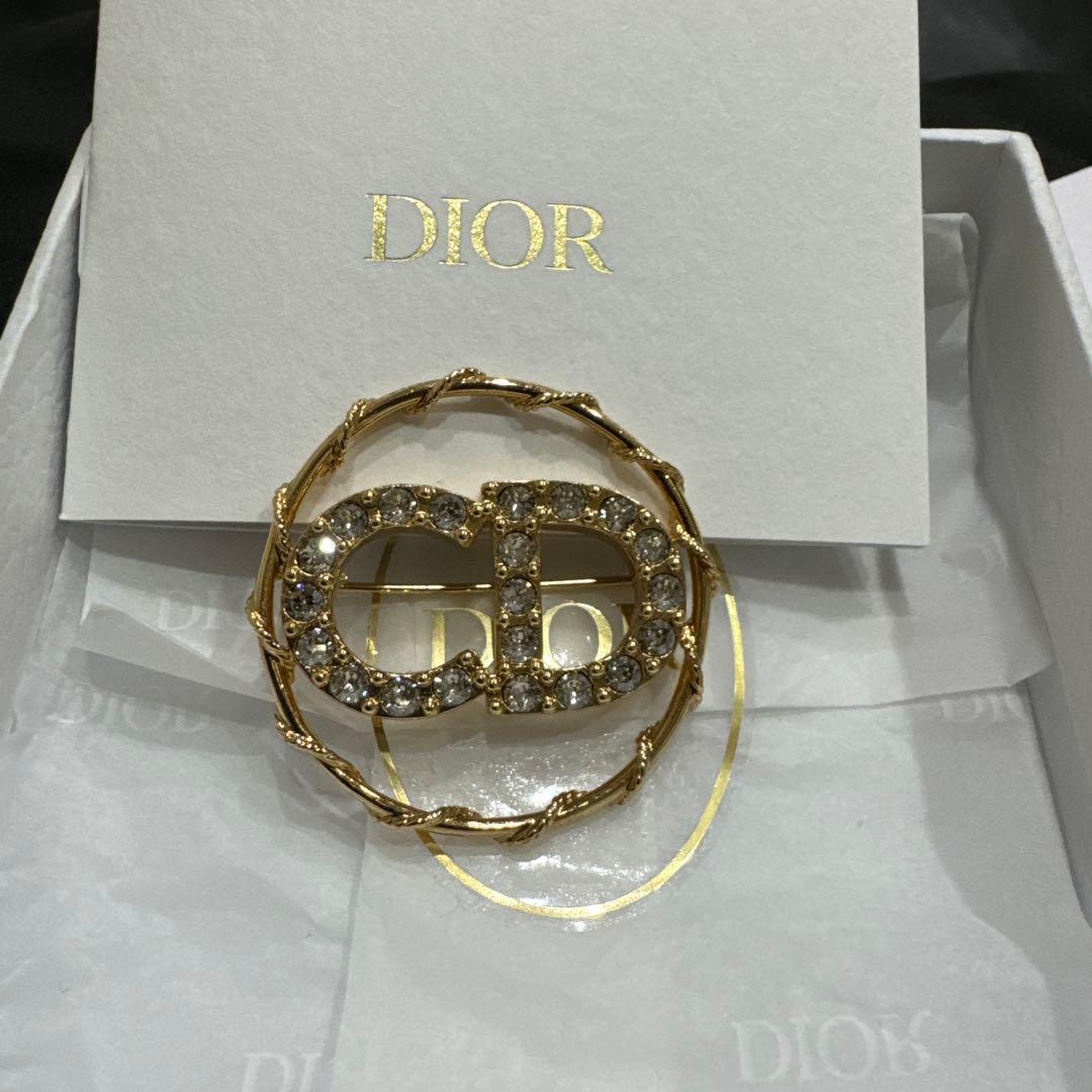 Dior CDロゴ ブローチ