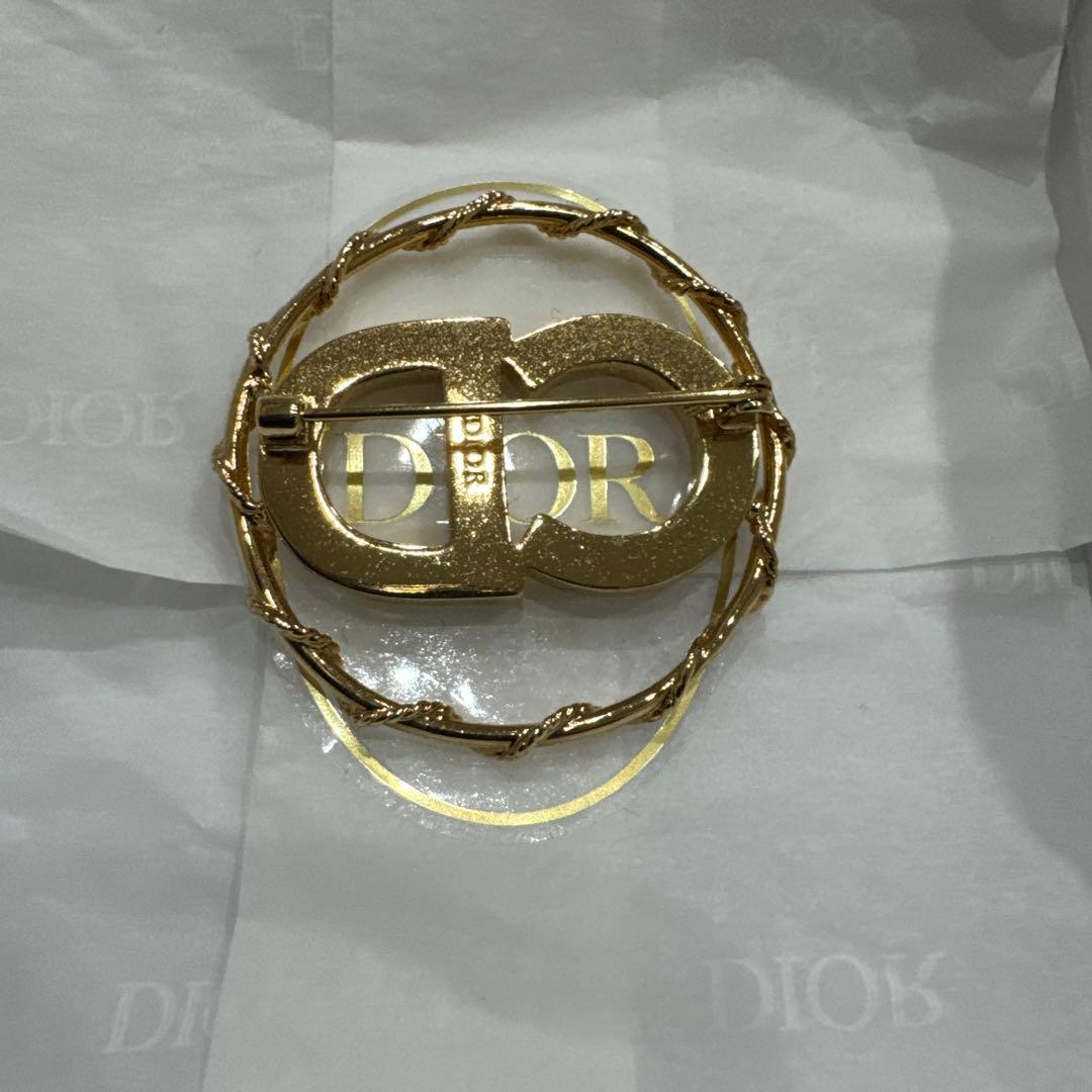 Dior CDロゴ ブローチ