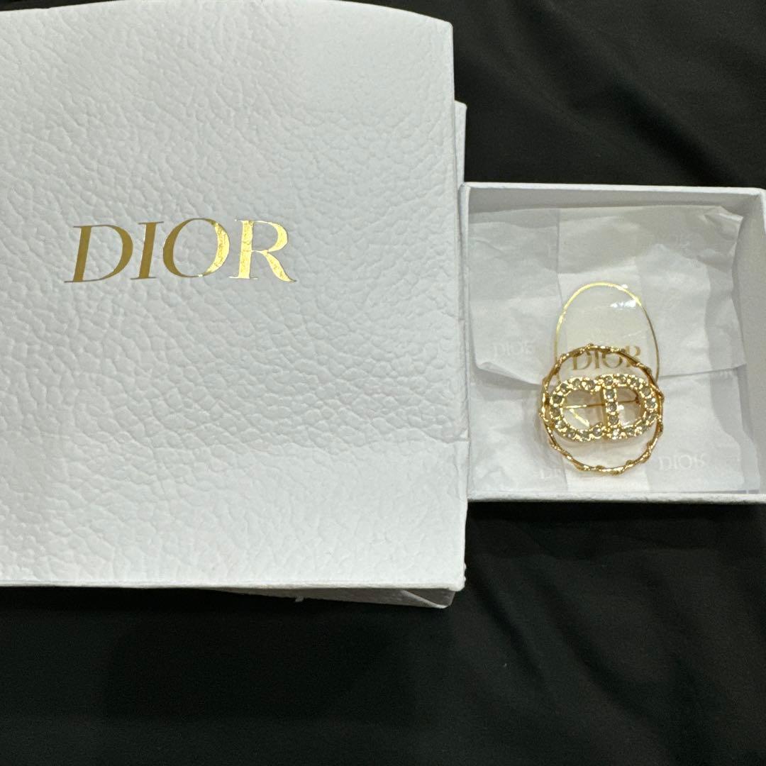 Dior CDロゴ ブローチ