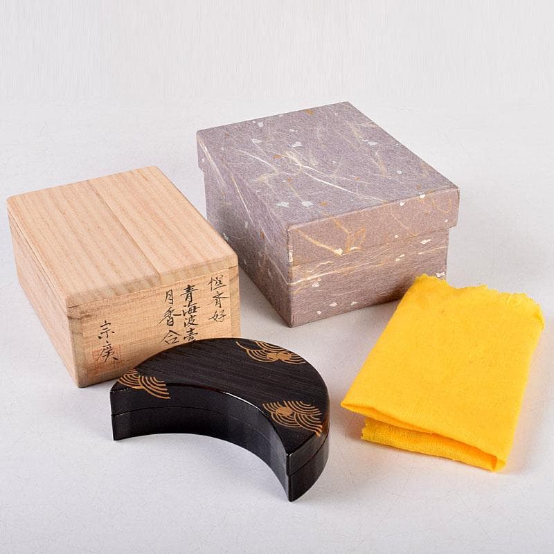 茶道具　道場宗廣作　黒一関塗　惺斉好　青海波壷々　月香合　共箱　Z　8551