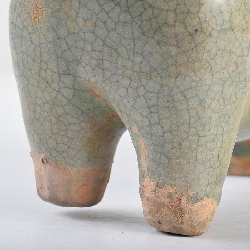 中国　龍泉窯　青磁　神獣　牛　置物　C　R9319