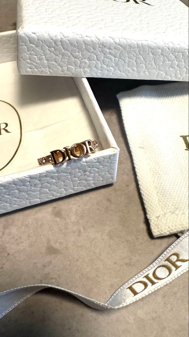 【箱&ノベルティ付き】Dior ロゴ ピンクゴールドリング クリスタル装飾