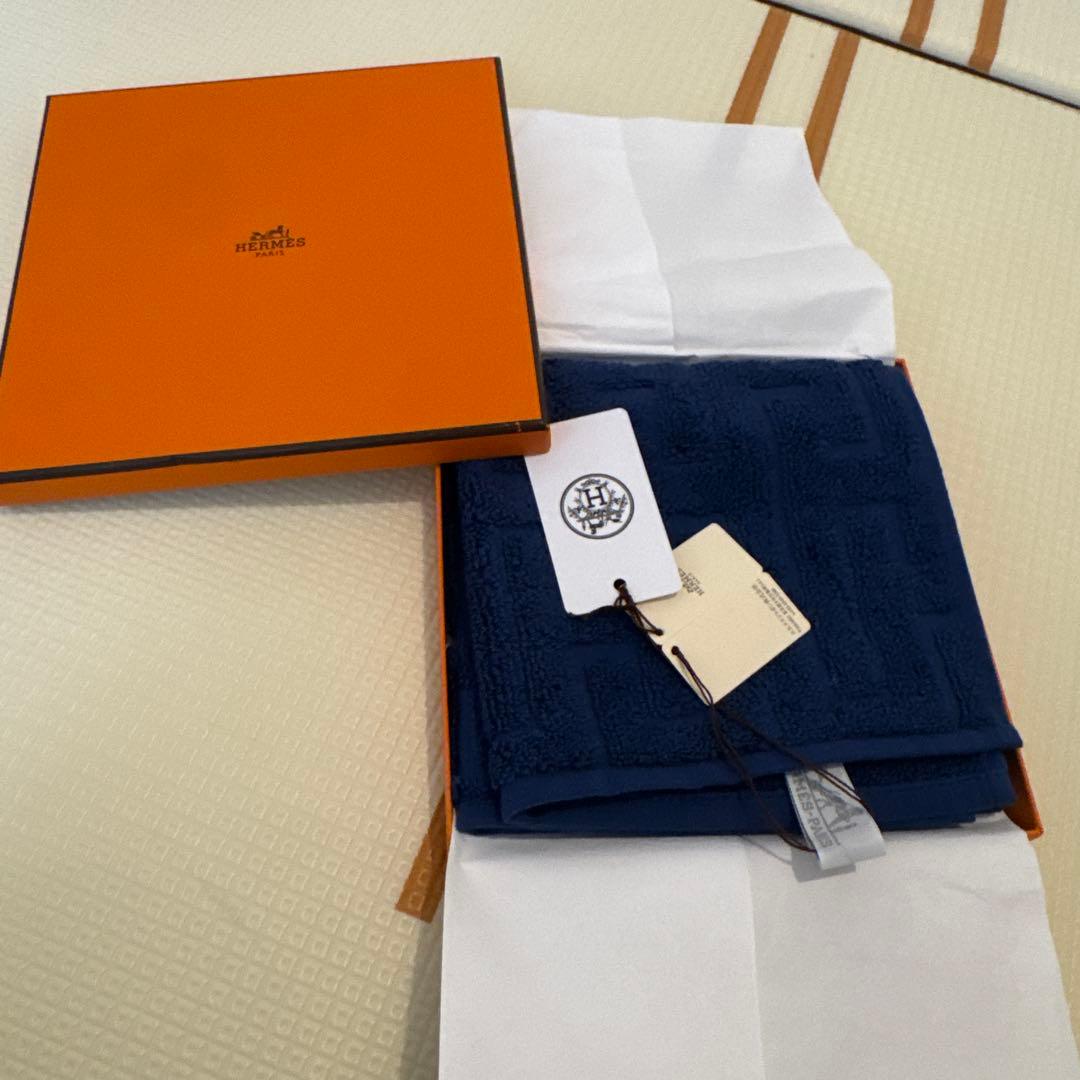 【新品未使用】エルメス　カレ・タオル 《ステアーズ》