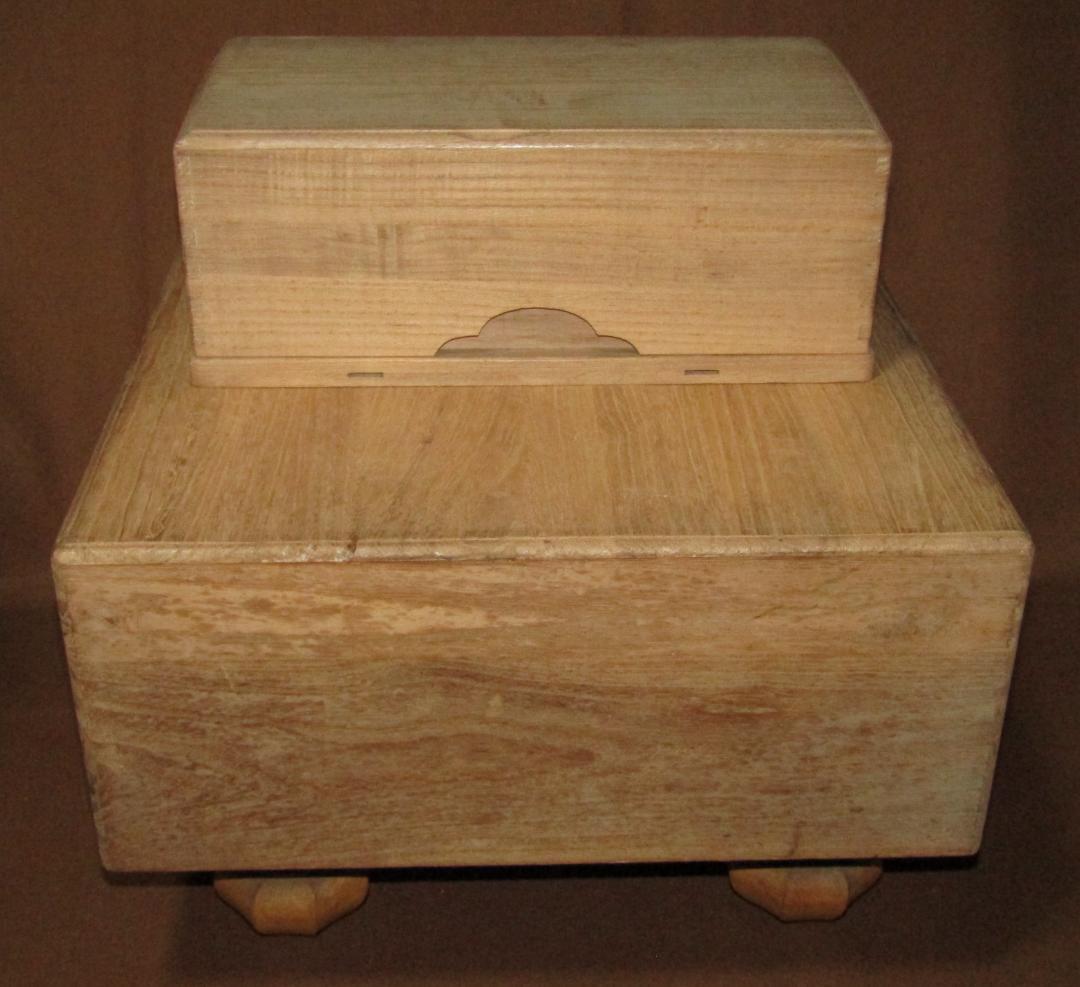 【古い新榧製　碁盤・碁笥・蛤・那智黒　白石・１５０個　黒石・１８０個】囲碁