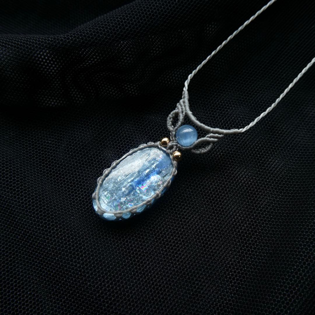 バイカラーカイヤナイトのマクラメネックレス