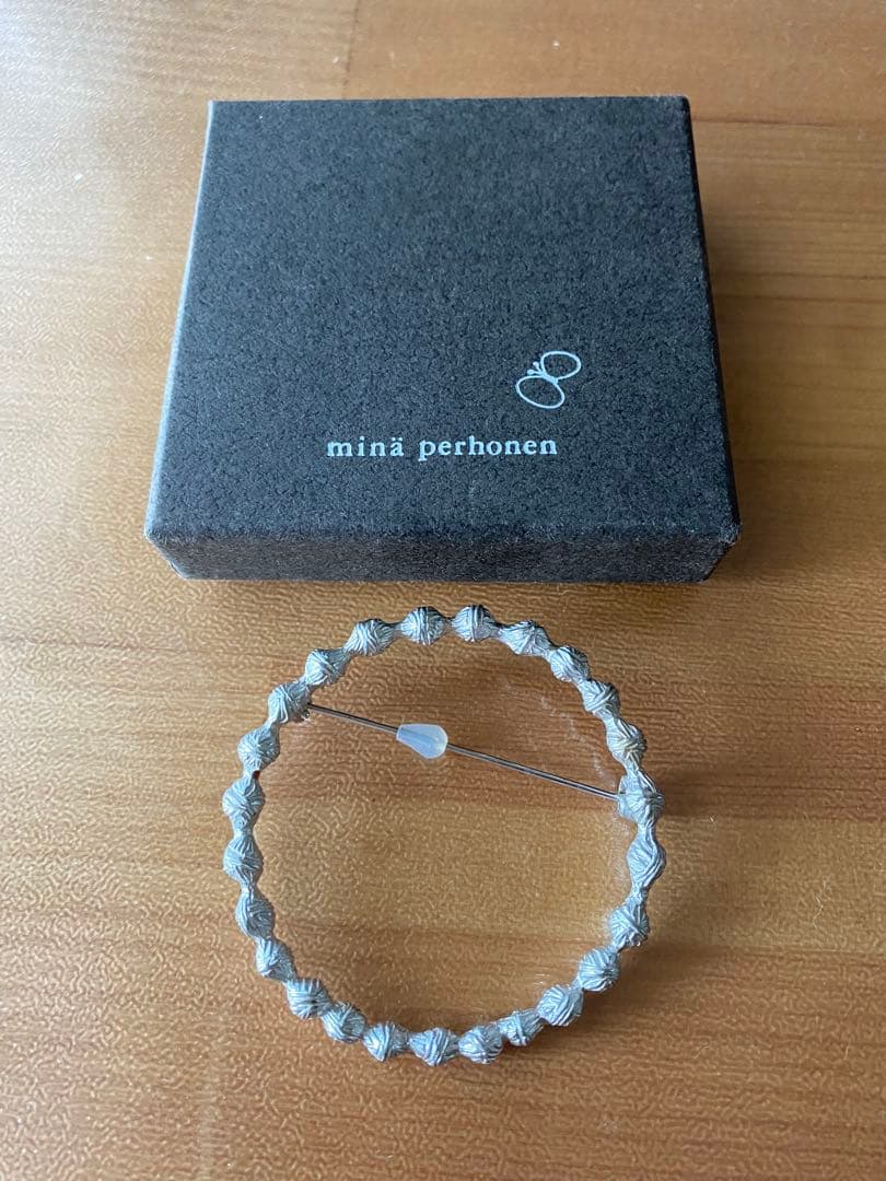 ミナペルホネン サークル　ブローチ