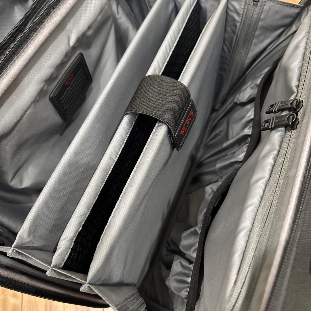 TUMI　AlPHAII　4ウィールドコンパクトブリーフ　機内持込サイズ　黒色