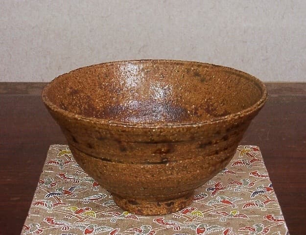 京焼・清水焼　作者不明　清窯：銘　古伊羅保　茶碗　無傷　共箱　古物。