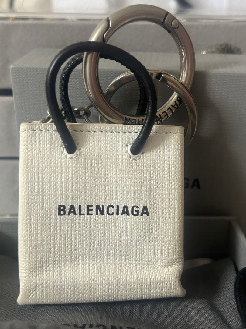 バレンシアガ　バッグチャーム