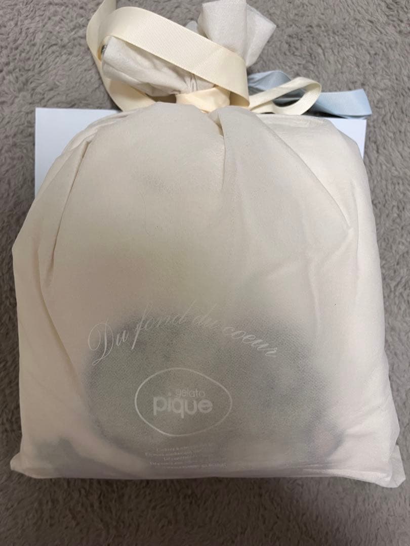 【新品未使用】レディースジェラピケヨッシーパジャマ上下セット、プレゼント袋付き