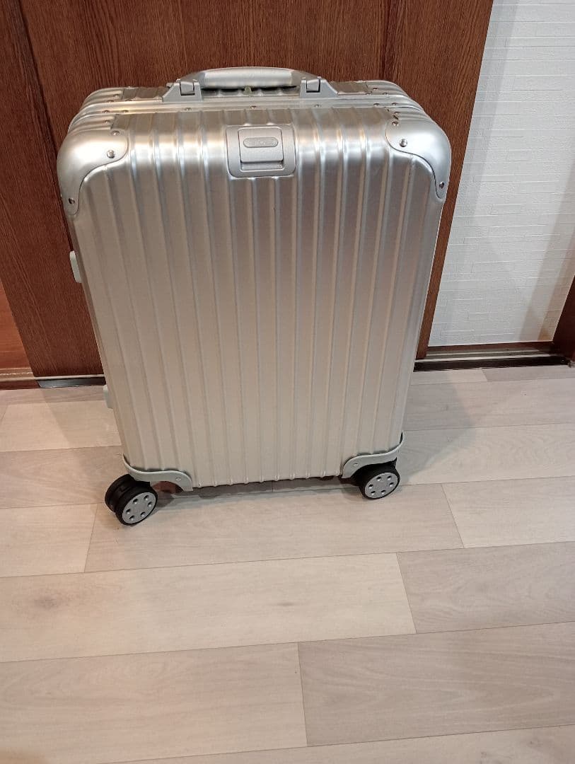 リモワスーツケース東京丸ノ内店購入