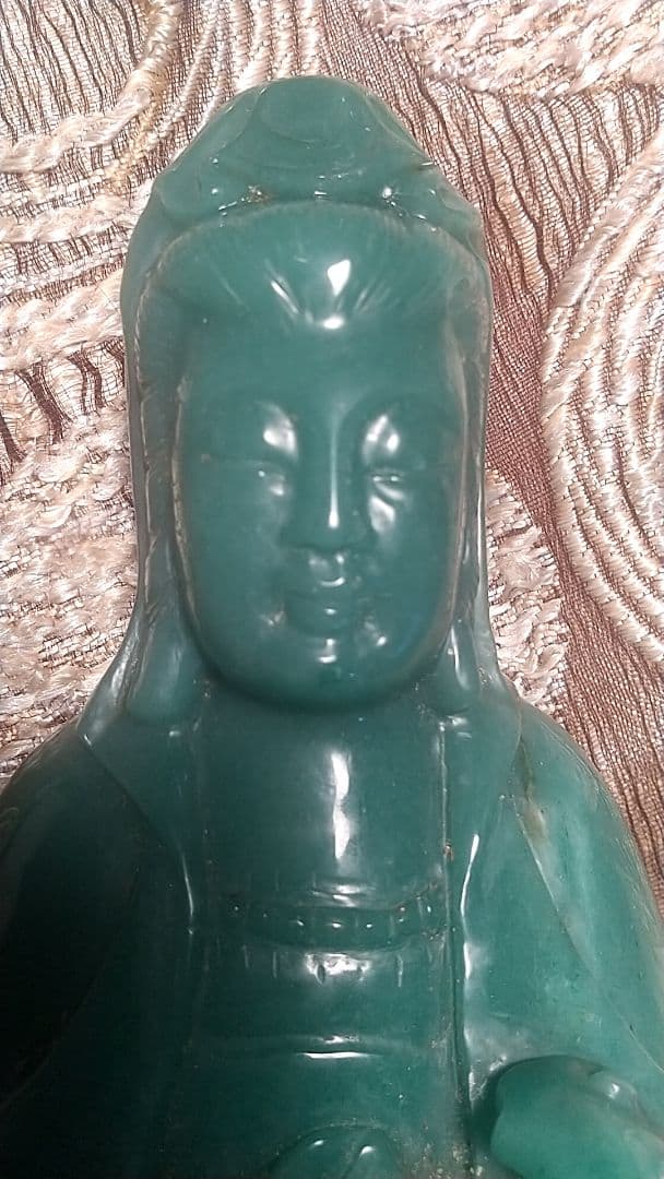 インド翡翠の仏像