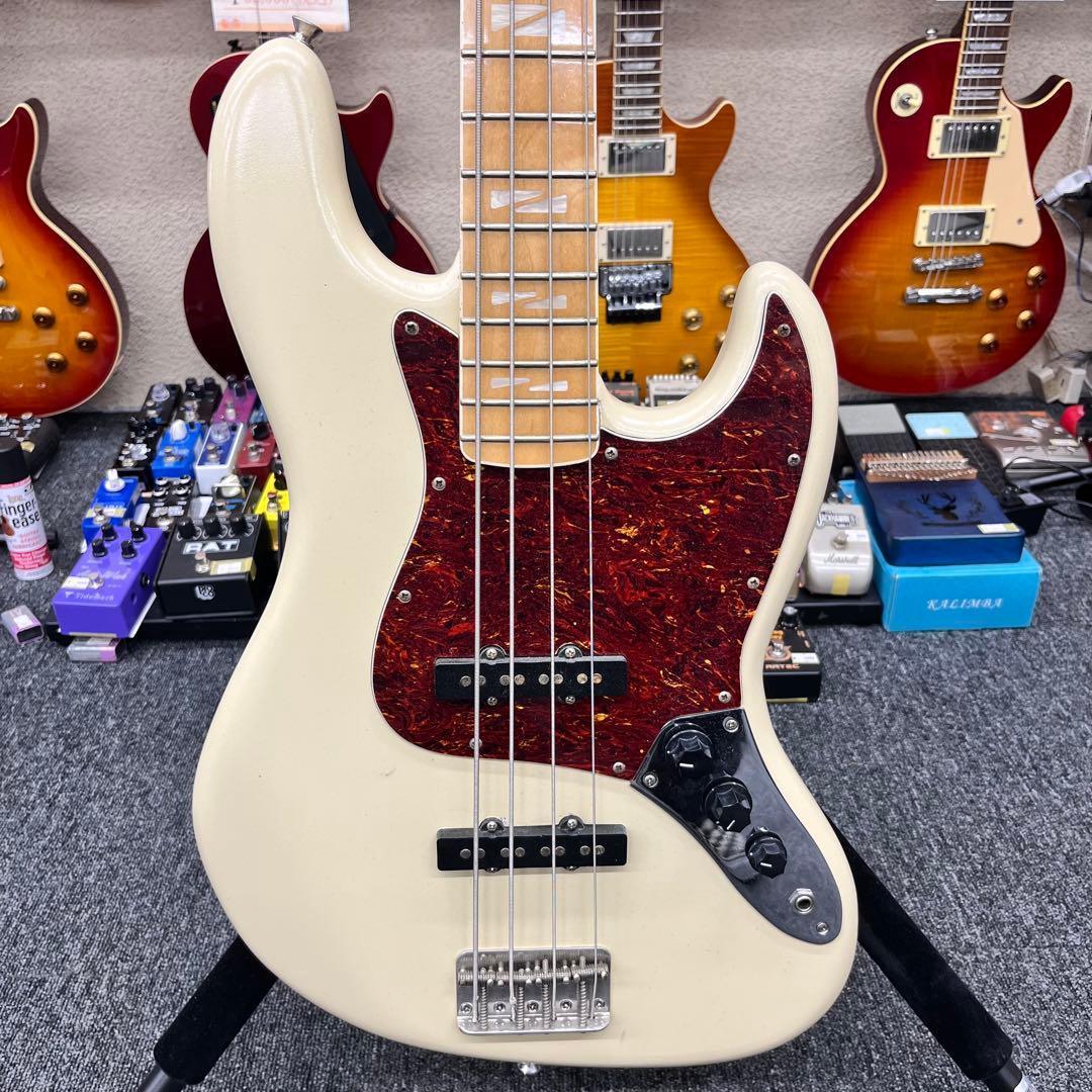 【10677】 history ジャズベースタイプ ホワイト系再塗装？