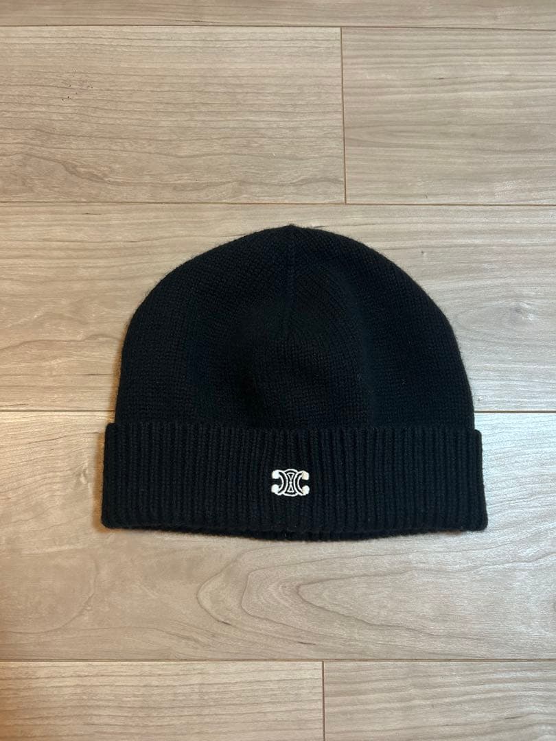 セリーヌ　CELINEニット帽　テテ着用　BTS