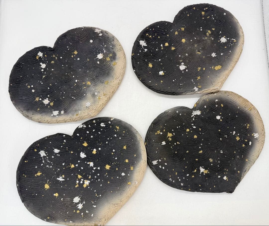 坂田甚内作　黒陶金彩　ハート型皿4点　送料込み250606