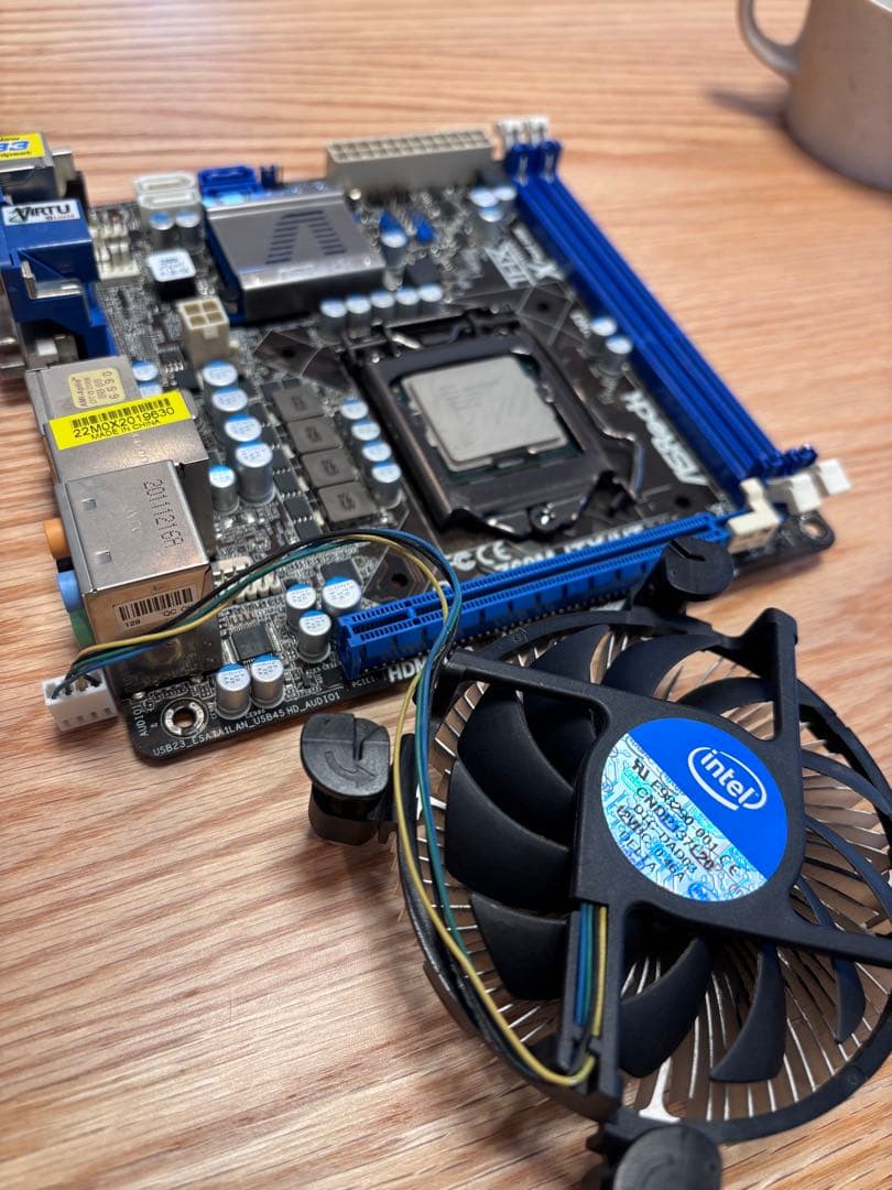 ASRock Z68M-ITX/HT マザーボード + CPU i3 2120T