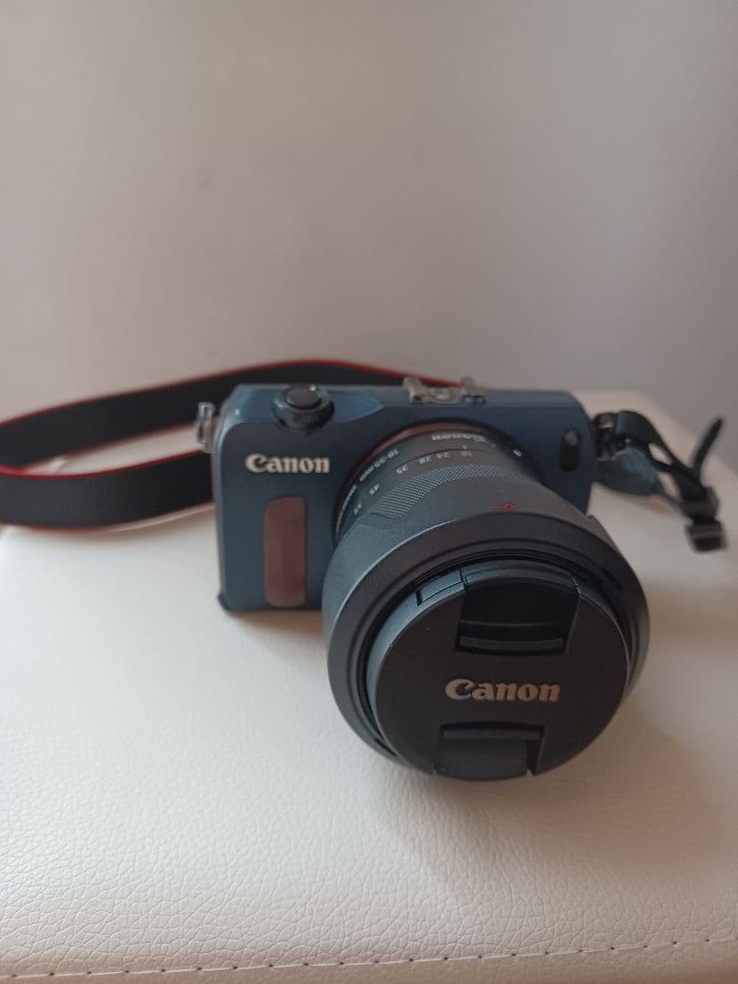 Canon EOS M ミラーレス一眼 カメラ　(ジャンク)