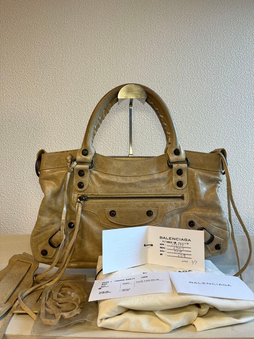 BALENCIAGA FIRST 2008 ザ ファースト ベージュ　タグ付き
