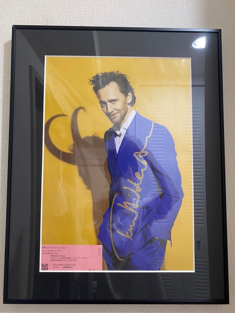 トム・ヒドルストン直筆サイン