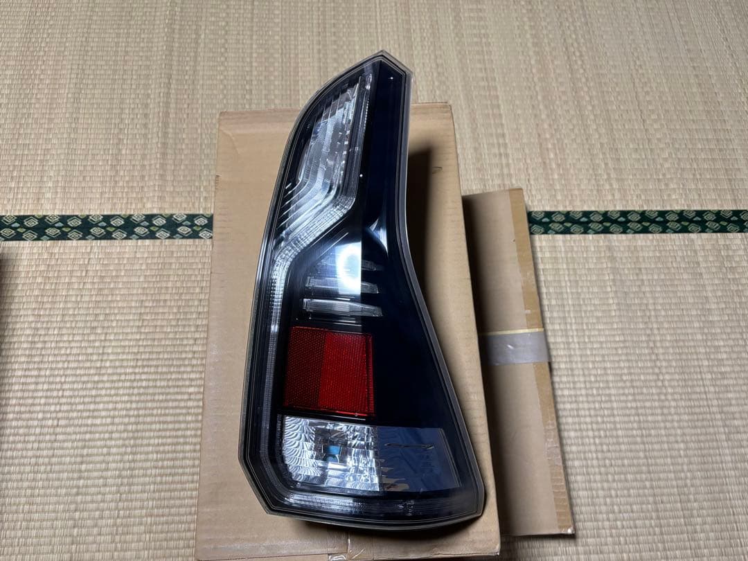 日産セレナC27前期e-POWER用テールレンズ　右側Ａ